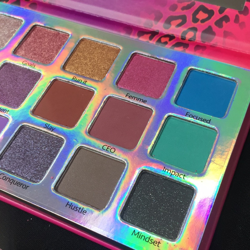 Eyeshadow pallet - Picture 4 of 5